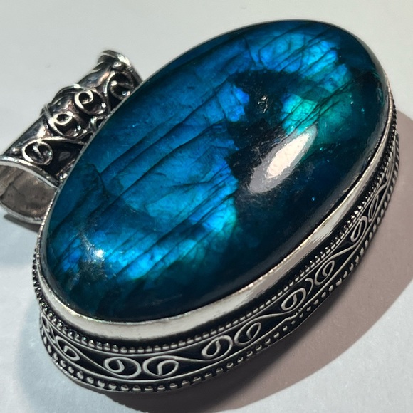 Labradorite Pendant. - Picture 11 of 12